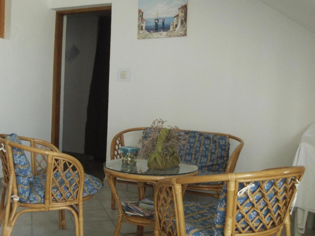 Apartment In Kustici With Balcony, Wifi, Washing Machine Eksteriør bilde