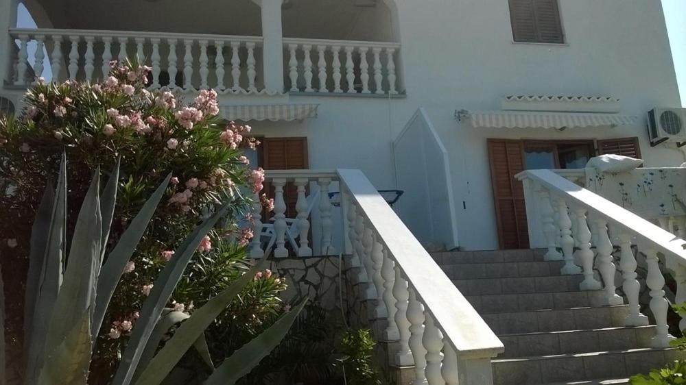 Apartment In Kustici With Balcony, Wifi, Washing Machine Eksteriør bilde