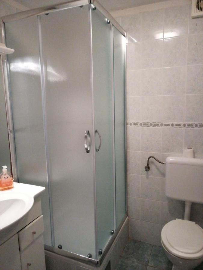 Apartment In Kustici With Balcony, Wifi, Washing Machine Eksteriør bilde