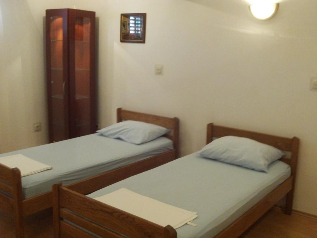 Apartment In Kustici With Balcony, Wifi, Washing Machine Eksteriør bilde